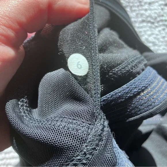 SZ 6 RARE/HTF Lululemon Tank - Picture 10 of 13